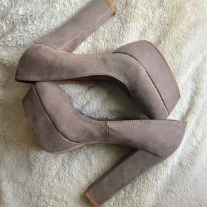 NWOT Nude suede platform heels size 6.5